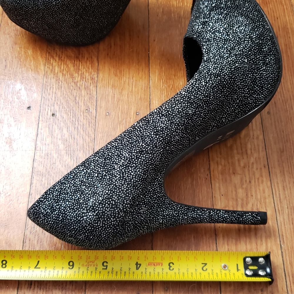 Heels - Picture 4 of 4